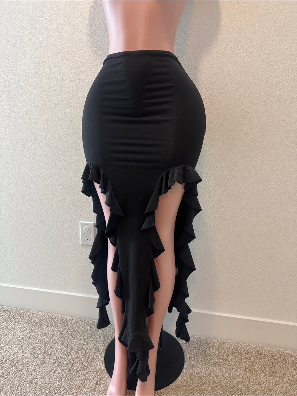 Black Ruffle High-Low Pencil Skirt - Picture 2 of 4